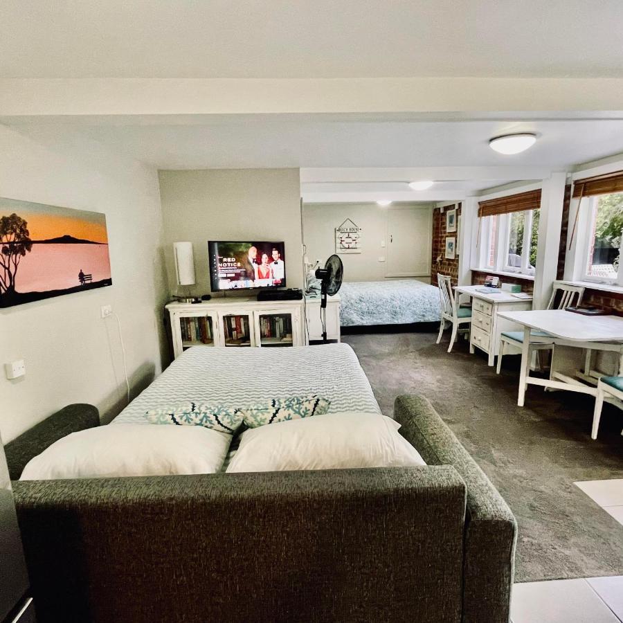 Whitby Studio - Mairangi Bay Beach โอ๊คแลนด์ ภายนอก รูปภาพ